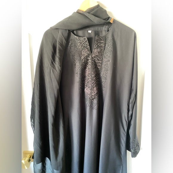 Black Abaya Thobe Embellished Modest Prayer Dress with Head Scarf - size L - Picture 2 of 7